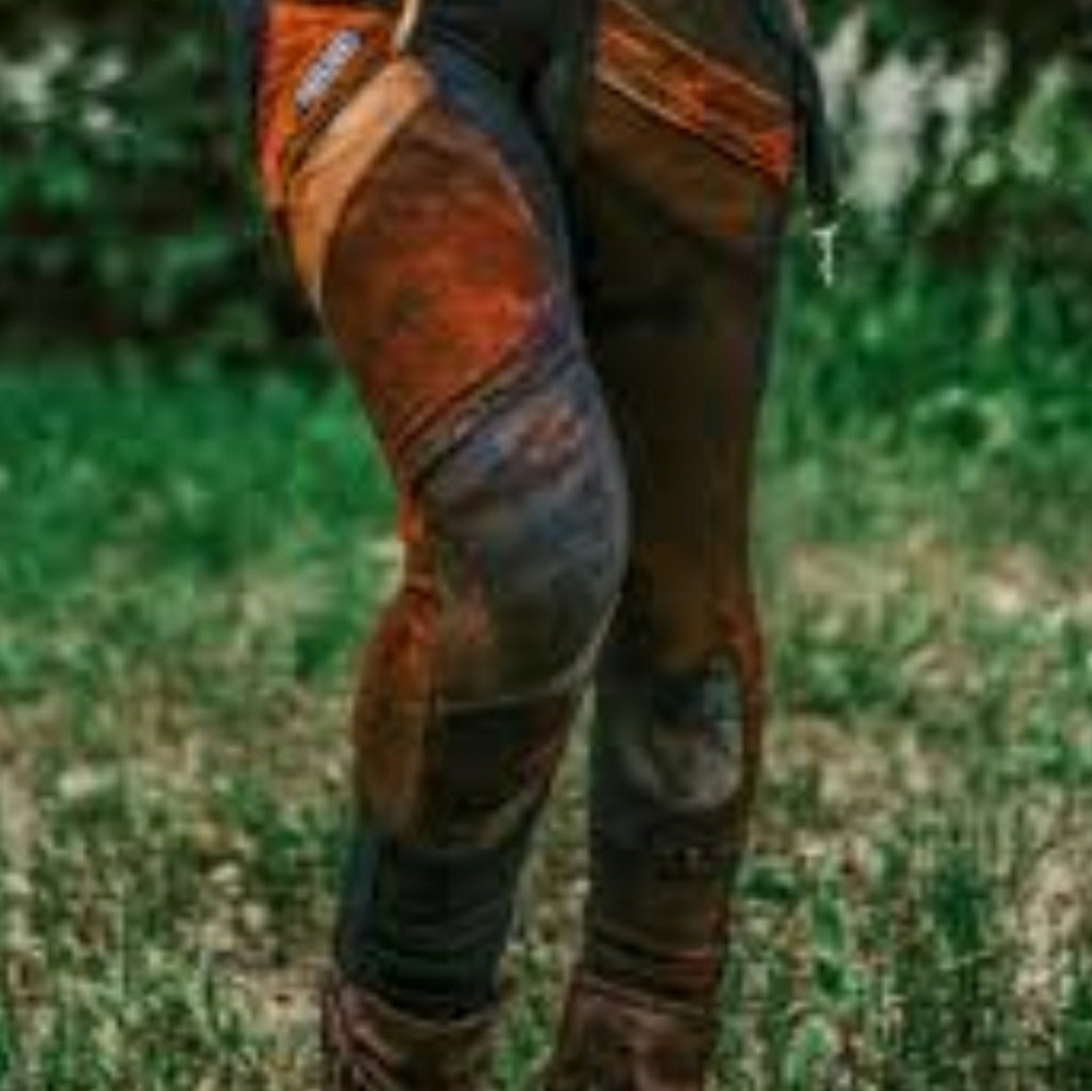 ISO wildhorse Apparel leggings or Hoodies